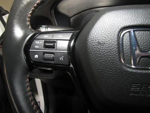 White 2024 Honda HR-V 2WD Sport