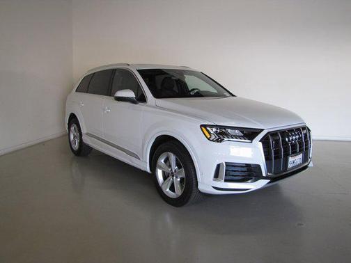 2023 Audi Q7 45 Premium Plus