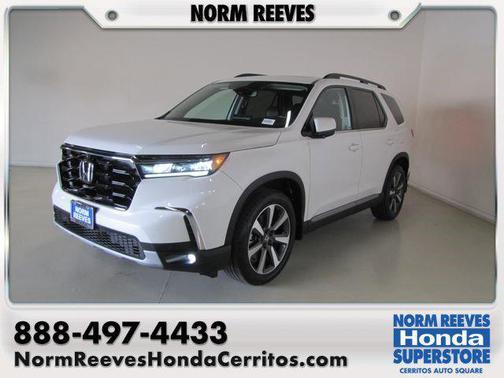 White 2023 Honda Pilot AWD Elite