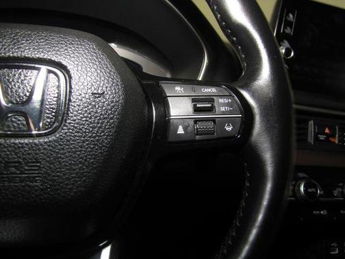 White 2023 Honda Pilot AWD Elite