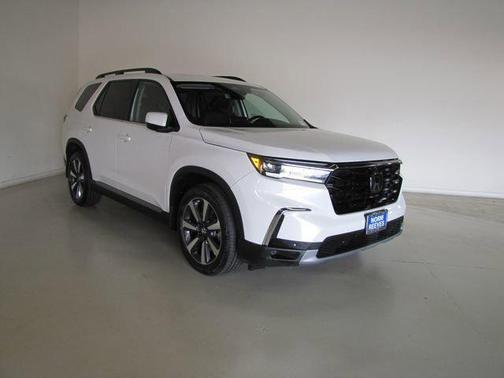 White 2023 Honda Pilot AWD Elite