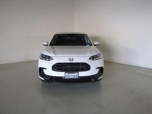 White 2023 Honda HR-V LX