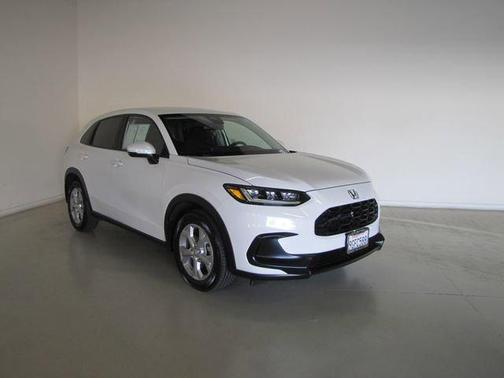 White 2023 Honda HR-V LX