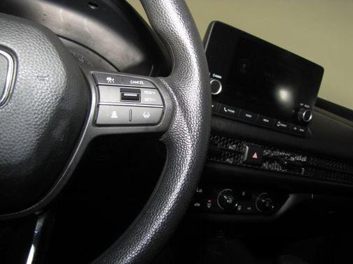 White 2023 Honda HR-V LX