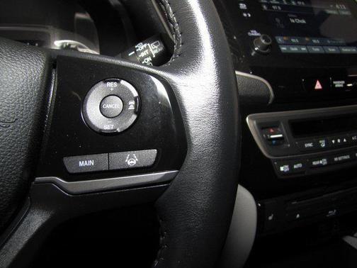 2022 Honda Pilot Touring 8-Passenger