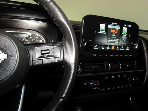 Green 2023 Nissan Pathfinder SL FWD