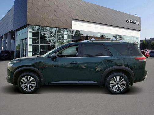 Green 2023 Nissan Pathfinder SL FWD