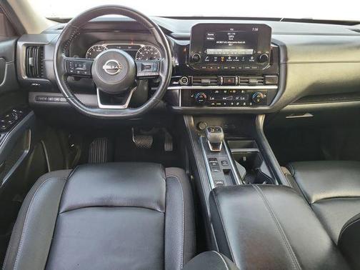 Green 2023 Nissan Pathfinder SL FWD