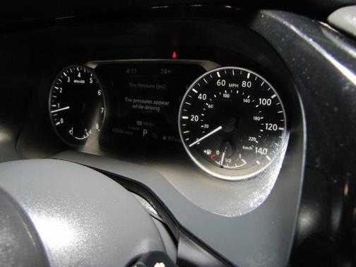 Green 2023 Nissan Pathfinder SL FWD