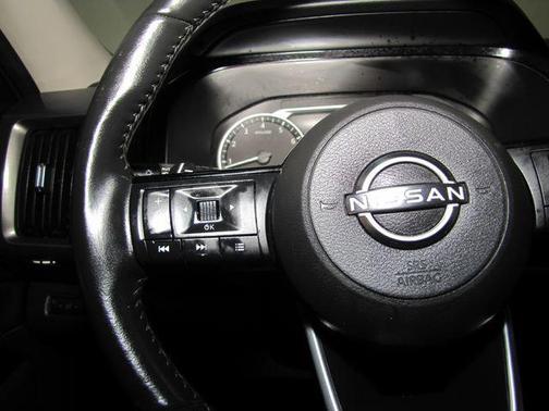 Green 2023 Nissan Pathfinder SL FWD