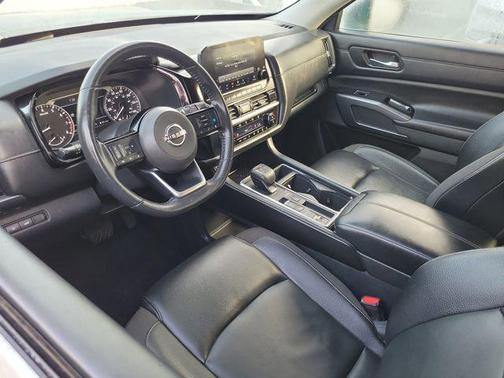 Green 2023 Nissan Pathfinder SL FWD