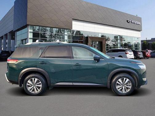 Green 2023 Nissan Pathfinder SL FWD