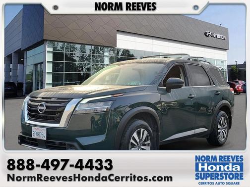 Green 2023 Nissan Pathfinder SL FWD