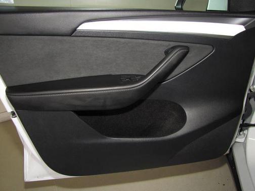 White 2023 Tesla Model Y