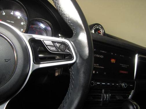 White 2021 Porsche Macan Macan