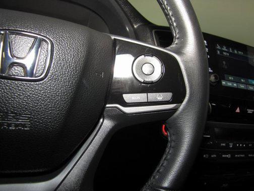 2022 Honda Pilot Touring 8-Passenger