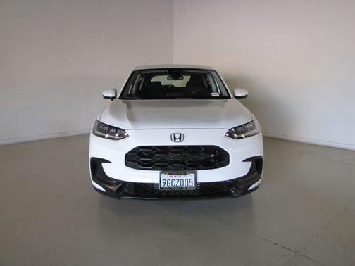 White 2023 Honda HR-V LX