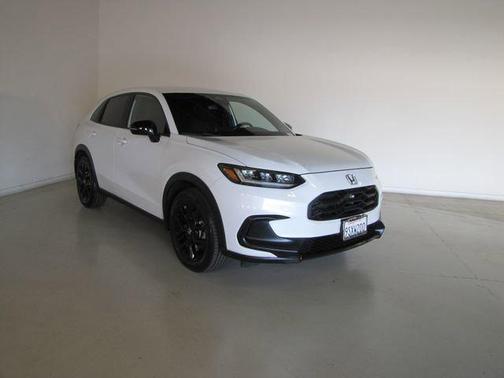 White 2023 Honda HR-V 2WD Sport