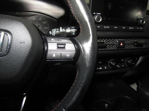 White 2023 Honda HR-V 2WD Sport