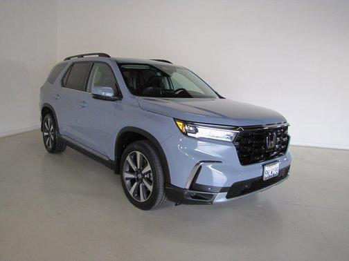 2023 Honda Pilot Touring 8-Passenger