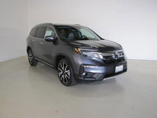 2022 Honda Pilot Touring 8-Passenger