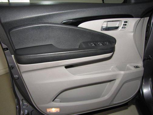 2022 Honda Pilot Touring 8-Passenger