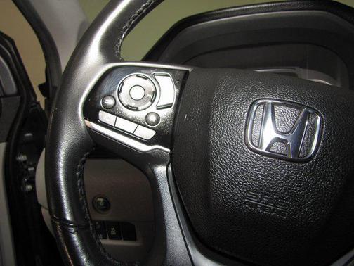 2022 Honda Pilot Touring 8-Passenger