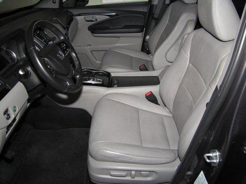 2022 Honda Pilot Touring 8-Passenger