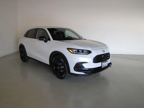 White 2024 Honda HR-V 2WD Sport