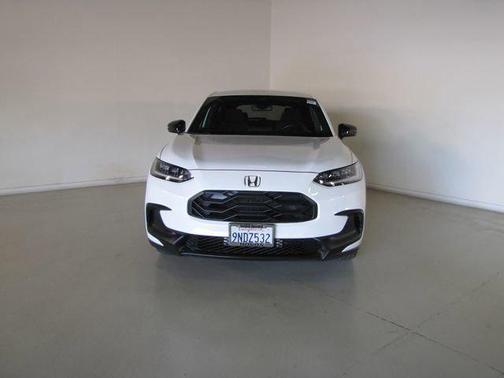 White 2024 Honda HR-V 2WD Sport