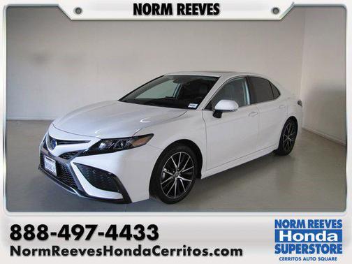 2024 Toyota Camry Hybrid SE