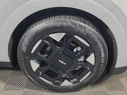 Ceramic Silver 2026 Kia Carnival EX