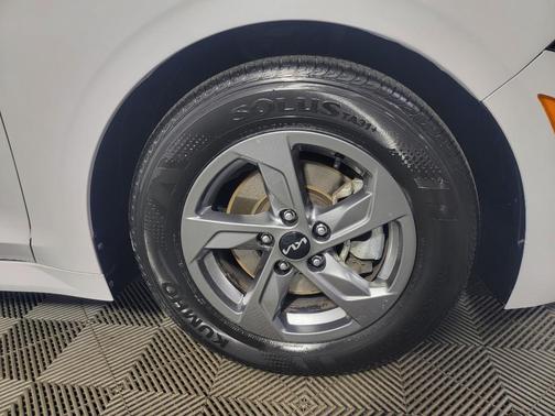 2023 Kia K5 LXS