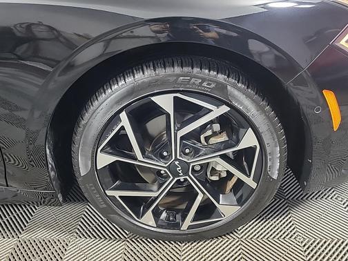 Aurora Black Pearl 2025 Kia K5 EX