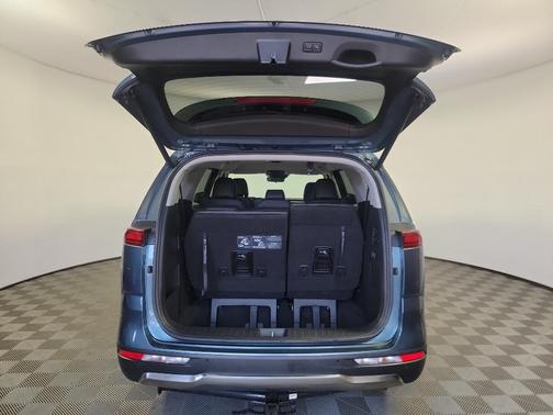 2023 Kia Carnival SX
