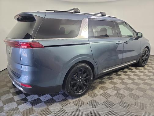 2023 Kia Carnival SX