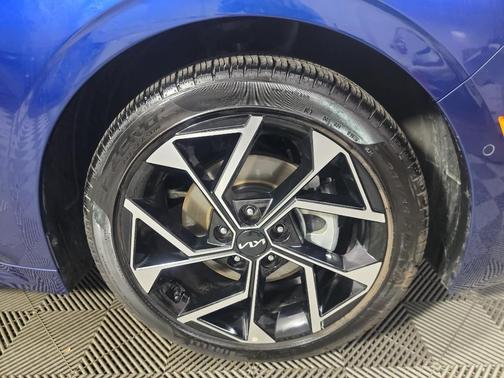 2025 Kia K5 EX
