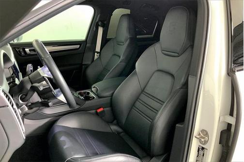 2022 Porsche Cayenne Platinum Edition
