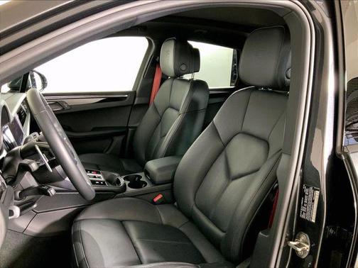 Volcano Grey Metallic 2022 Porsche Macan Macan
