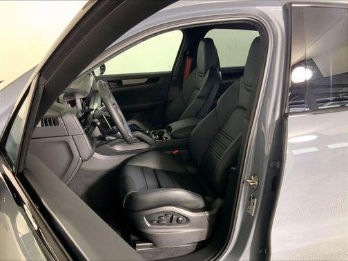 2026 Porsche Cayenne GTS