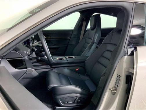 2025 Porsche Taycan Turbo