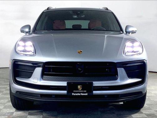 Dolomite 2026 Porsche Macan Macan