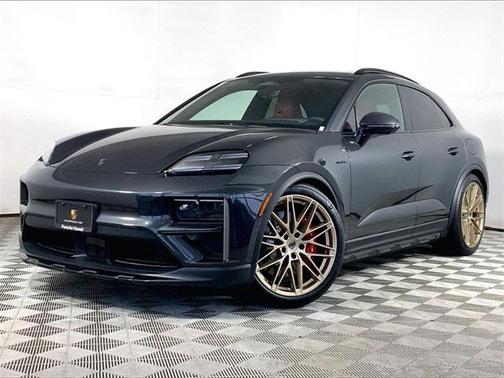 2025 Porsche Macan Turbo