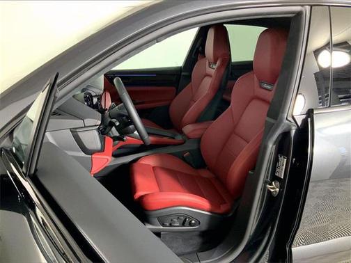 2025 Porsche Macan Turbo