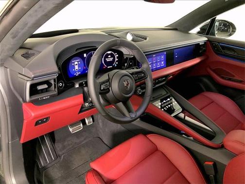 2025 Porsche Macan Turbo