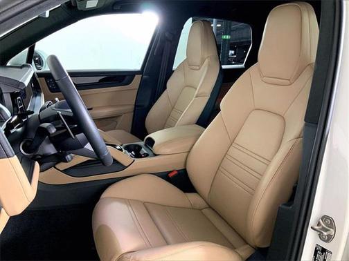 2025 Porsche Cayenne GTS