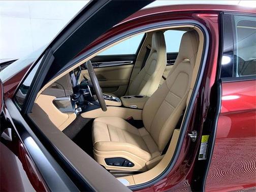 2022 Porsche Panamera 4