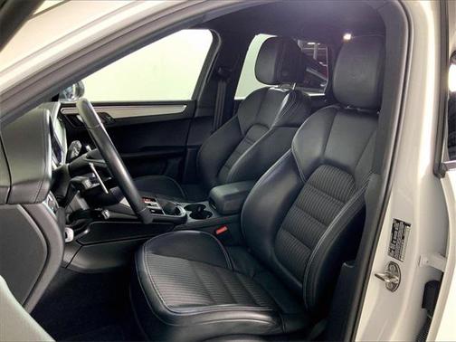 2023 Porsche Macan T