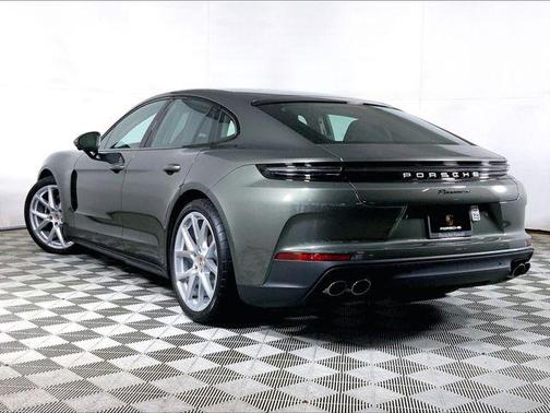 Aventurine Green Metallic 2026 Porsche Panamera