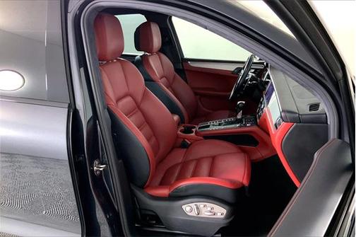 2020 Porsche Macan Turbo